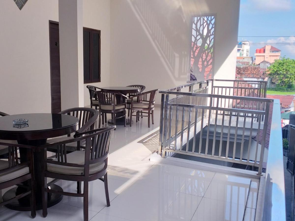 Omah Watu Homestay Yogyakarta Exterior photo