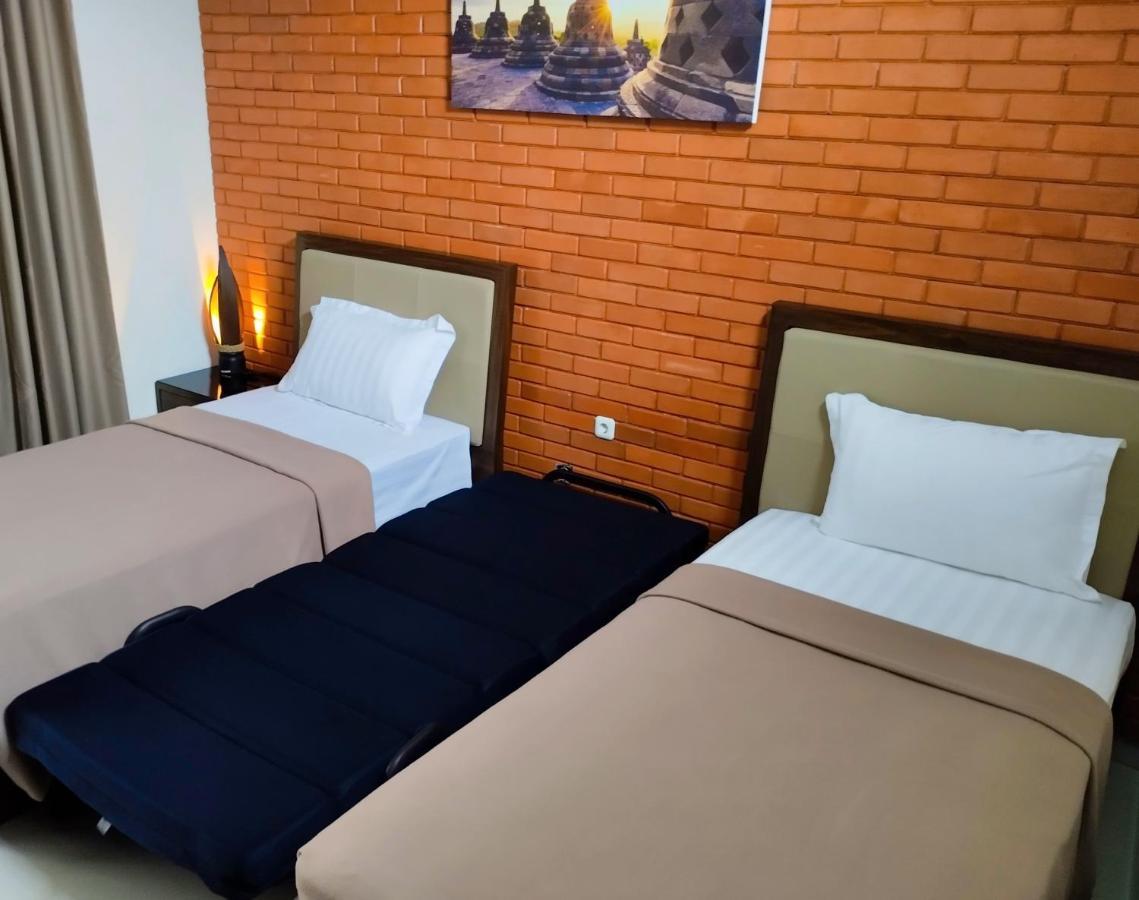 Omah Watu Homestay Yogyakarta Exterior photo