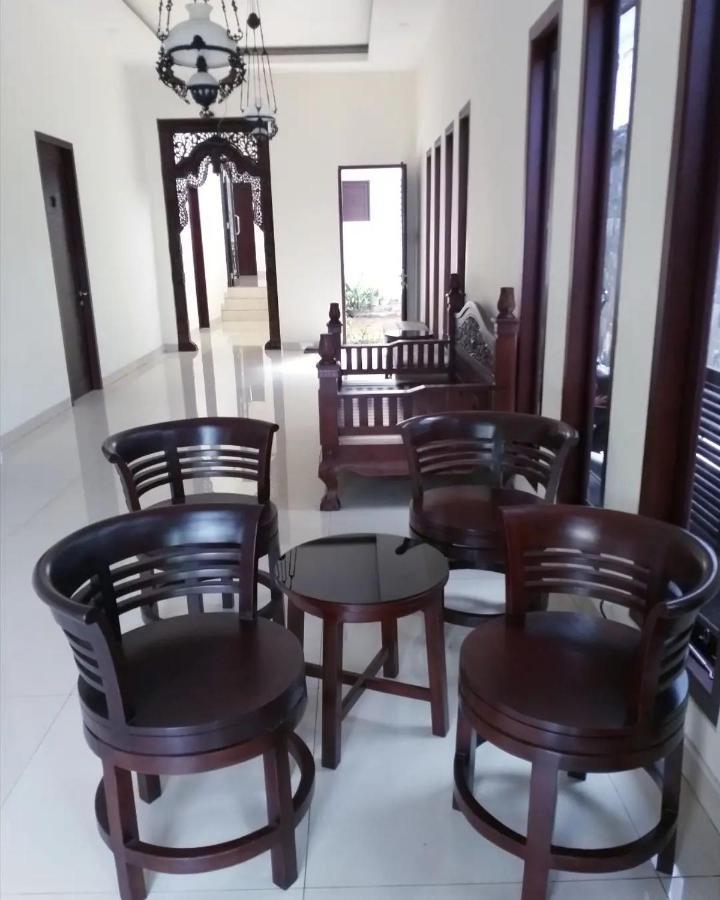 Omah Watu Homestay Yogyakarta Exterior photo