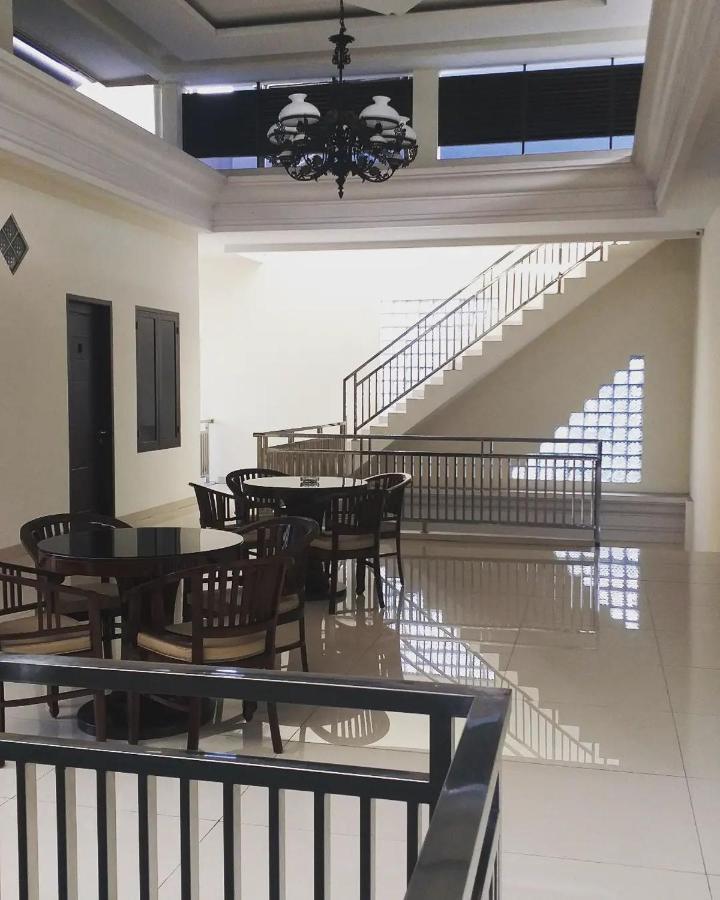 Omah Watu Homestay Yogyakarta Exterior photo